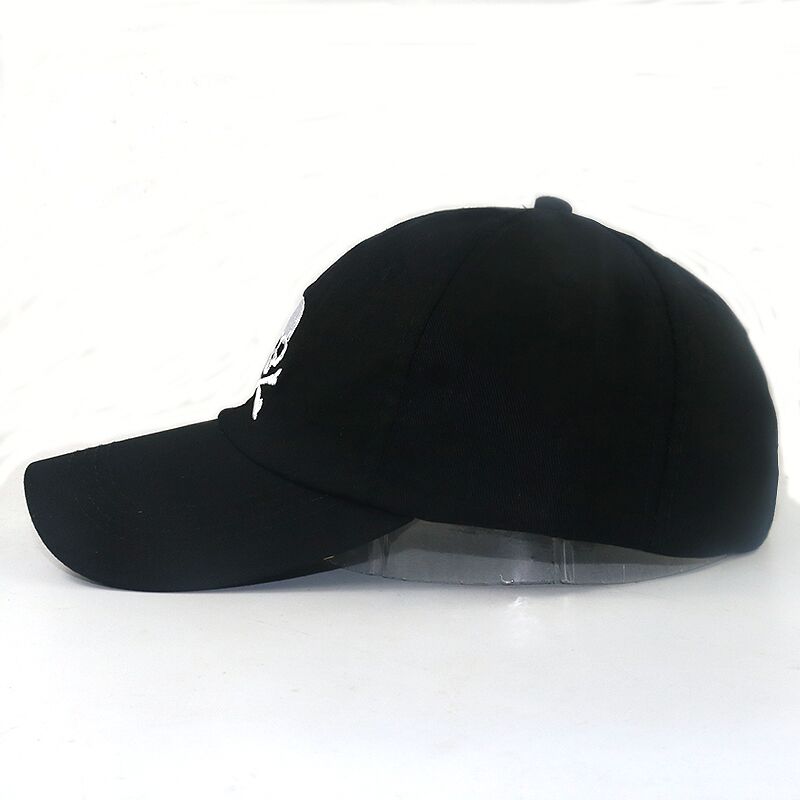 Casquette-Tete-de-Mort-Julene-b